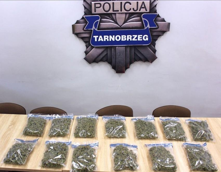 27-latkowi grozi do 12 lat więzienia za wprowadzanie w obieg znacznej ilości narkotyków