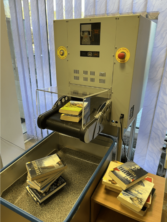 Po 12 latach WiMBP w Rzeszowie otrzymała nową wrzutnię biblioteczną