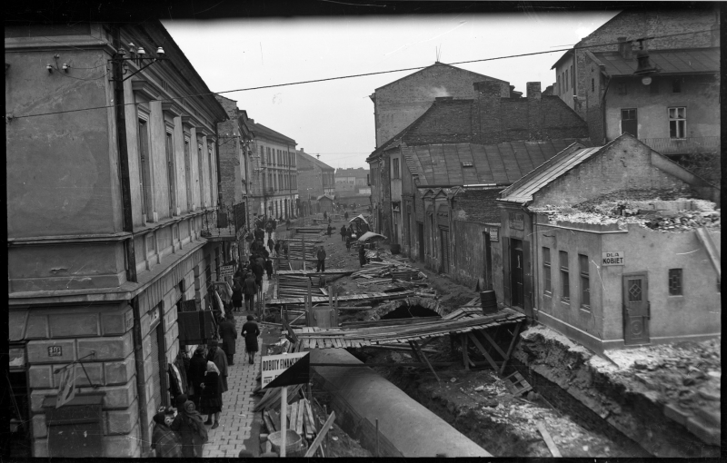 Budowa kanalizacji na ul Kopernika 1936 _Foto autorstwa Rodziny E. Janusza_Ze zbiorów Galerii Fotografii Miasta Rzeszowa