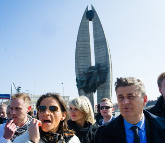 Palikot w Rzeszowie: Żyjmy dla ojczyzny, a nie umierajmy dla niej