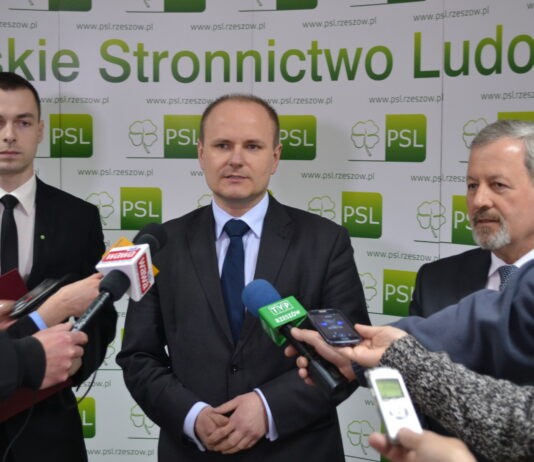 Pijany poseł PSL groził policjantom. Został skuty kajdankami