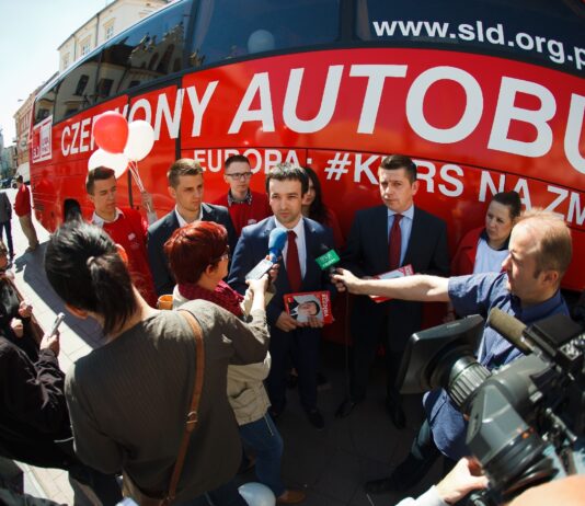 Czerwony autobus SLD przyjechał do Rzeszowa