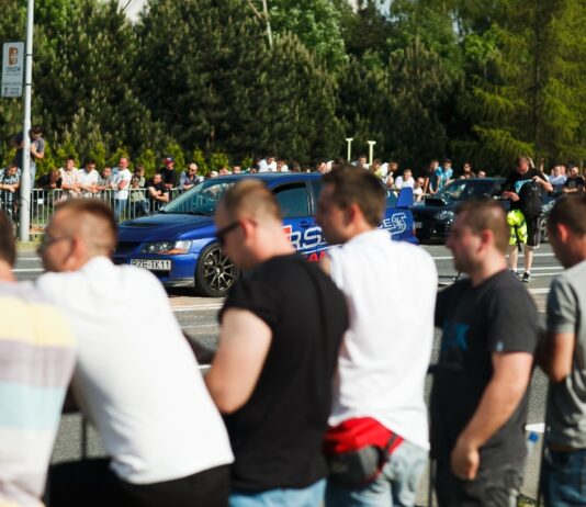 Wyścig samochodowe na 1/4 mili w Rzeszowie. Zobaczcie zdjęcia