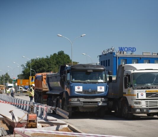 Testowanie wytrzymałości wiaduktu na Warszawskiej