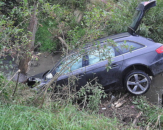 28-letnia kierująca audi wjechała do rzeki