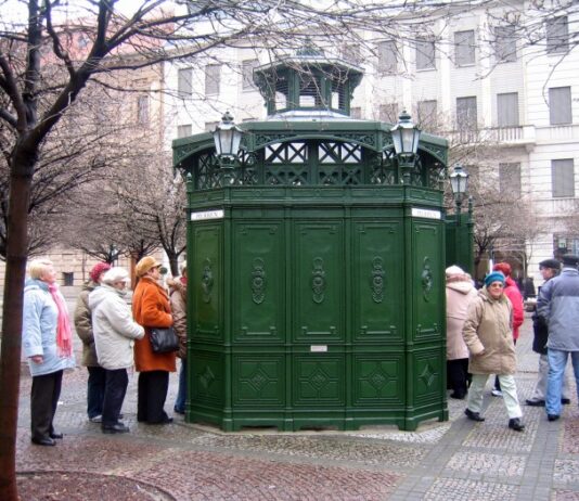 Zdjęcie: Zabytkowy Szalet Miejski w Berlinie / www.fototrip.pl