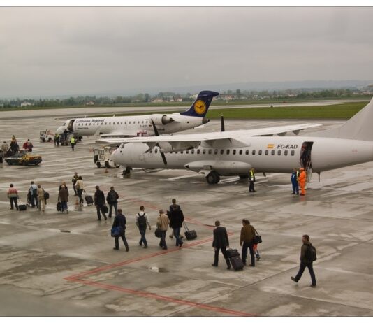 Pijany 29-latek awanturował się na pokładzie samolotu do Rzeszowa