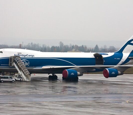 Największy samolot z „rodziny” Boeingów lądował w Rzeszowie