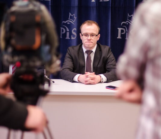 Sesja pod znakiem poszerzenia Rzeszowa i… meldunku radnego PiS