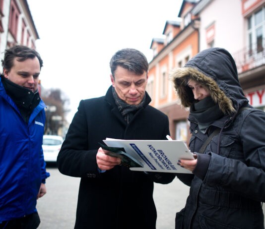 PO zaczęła zbiórkę podpisów pod kandydaturą Komorowskiego