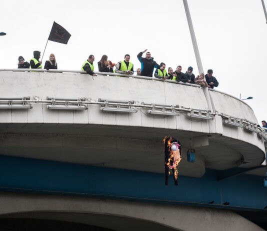 Żegnaj zimo! Rzeszowscy motocykliści utopili marzannę