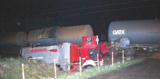 Wóz strażacki zderzył się z lokomotywą