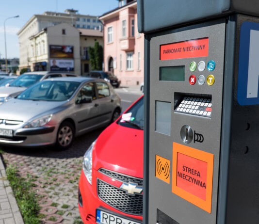 Płatna strefa w Rzeszowie. Zaczęli montować parkomaty