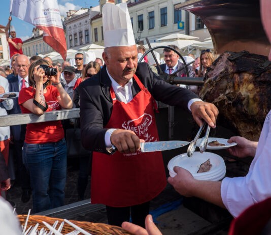 Świętomięs Polski zakończony. Byk rozkrojony i rozdany
