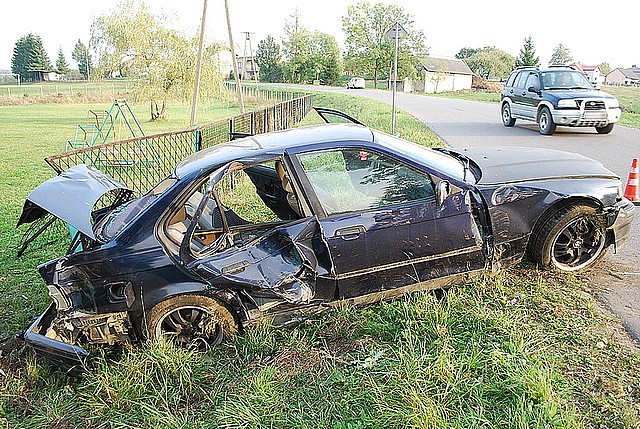 Pijany kierowca BMW potrącił 17latka i uciekł z miejsca