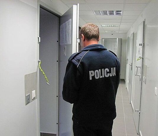 Brutalny napad na dwóch mężczyzn. 18-latek aresztowany