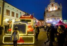 Świąteczna ciężarówka Coca-Coli na Rynku w Rzeszowie