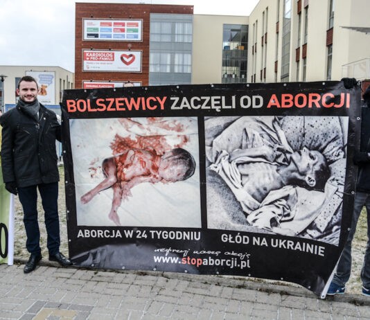 Protest przed szpitalem Pro-Familia. „Aborcja= zabójstwo”