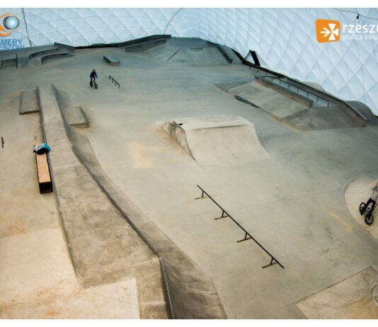 Zadaszony skatepark został otwarty. Można już jeździć