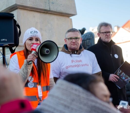 Podkarpacki KOD w rozsypce? Julita Widak zrezygnowała