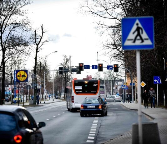 Drogowcy mieli wybudować śluzę autobusową. I gdzie ona jest?