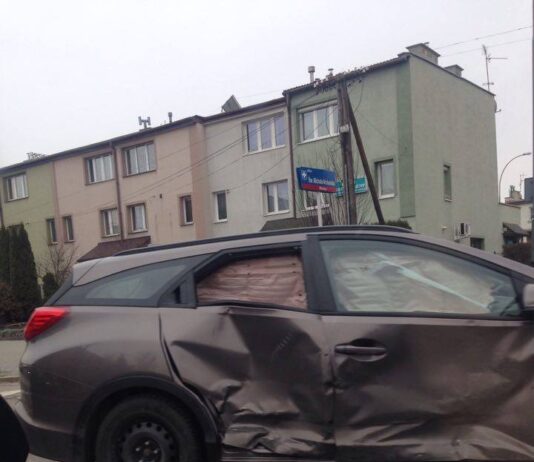 Wypadek w Rzeszowie. Zderzenie 3 aut, 3 osoby ranne