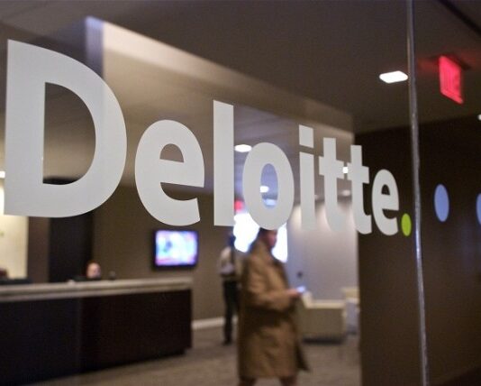 Deloitte przyjmie do pracy i na staże 300 studentów Uniwersytetu Rzeszowskiego