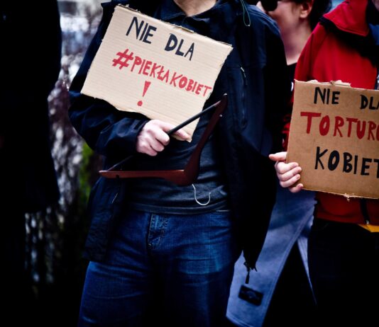 „Dziewuchy Dziewuchom” na Podkarpaciu. Przeciwko zakazowi aborcji