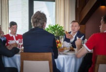Andrzej Duda spotkał się z piłkarzami w Arłamowie