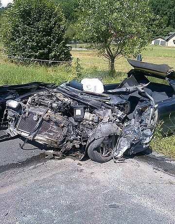 Mazda zderzyła się ciężarówką. DK nr 73 zablokowana
