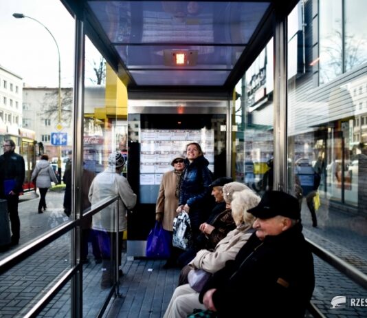 Koniec z reklamami na przystankach ZTM. Psują estetykę i się nie opłacają