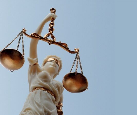 Do… siedmiu razy sztuka? Choroby sędziów, urlopy i wnioski obrońców, a wyroku za postrzelenie dalej nie ma