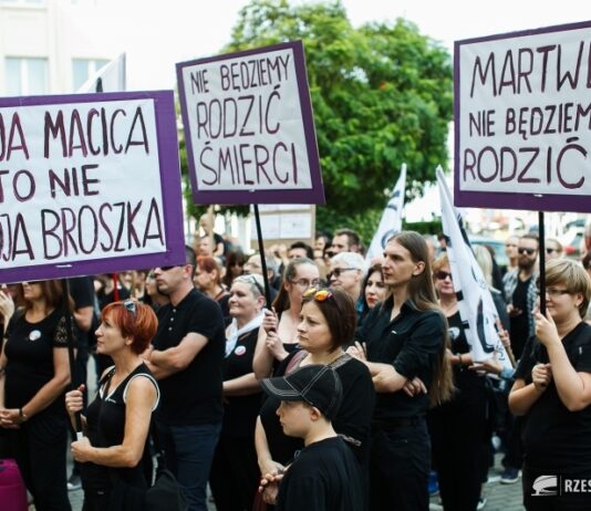 „Jesteśmy wkurwione”. #CzarnyProtest w Rzeszowie