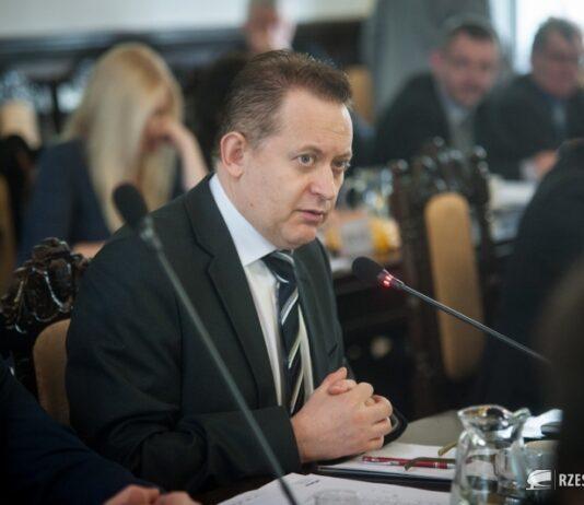 Nie będzie głosowania ws. odwołania radnego PiS Roberta Kultysa. Kto go uratował?