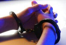 Pranie pieniędzy, handel narkotykami i przemyt. Były policjant miał kierować grupą przestępczą