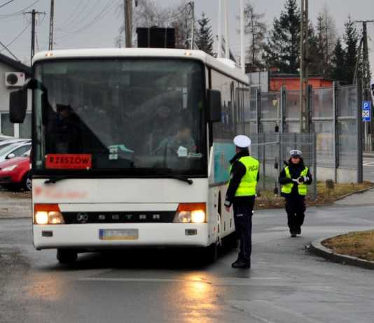 „Trzeźwy autobus” na podkarpackich drogach. Pijany kierowca wiózł 10 osób
