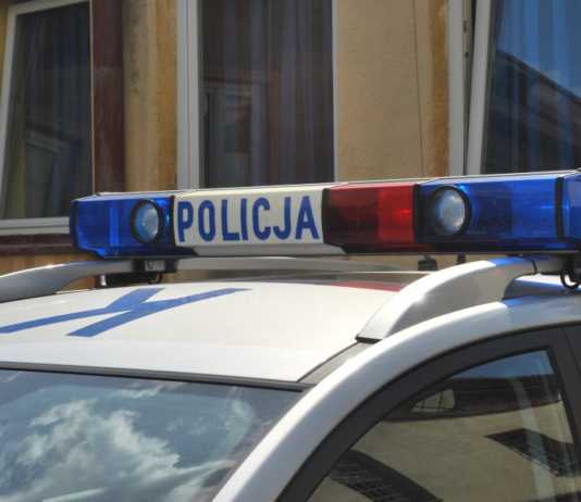 Wypadek z udziałem autobusu i dwóch osobówek. 14-latka trafiła do szpitala