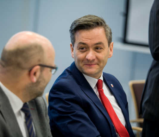 Robert Biedroń przyjedzie do Rzeszowa. Spotka się mieszkańcami w Empiku