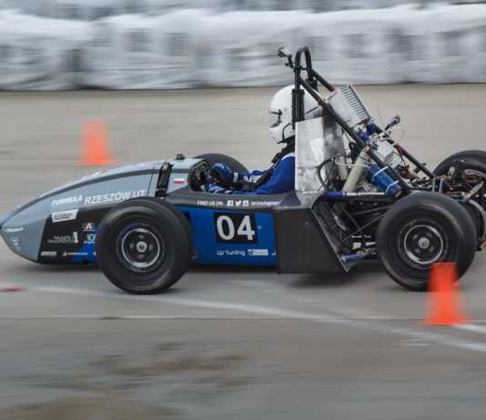 Bolid wyścigowy studentów PRz najciekawszym projektem w Polsce