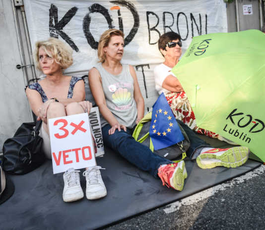 Protesty w Warszawie w obronie sądownictwa na zdjęciach fotoreportera Rzeszów News