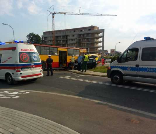 Zderzenie mitsubishi z autobusem MPK w Rzeszowie. 4 osoby w szpitalu