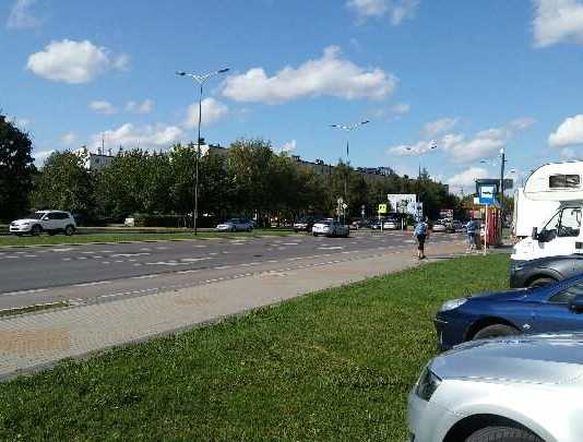 Wypadek w Rzeszowie. Kierowca mercedesa potrącił 20-latka