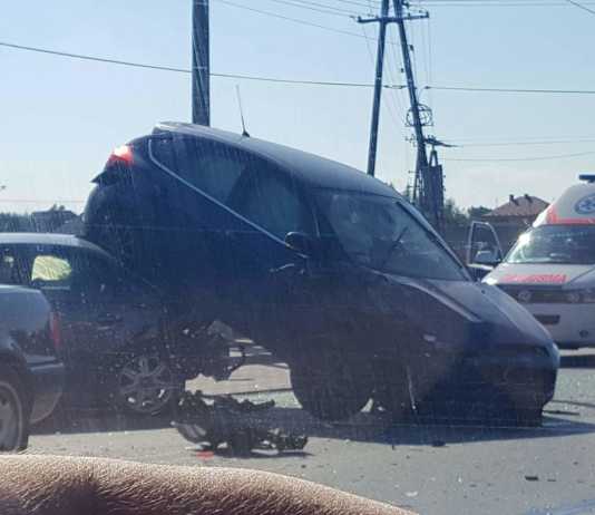 Wypadek z udziałem czterech samochodów. Ranne dwie osoby z BMW