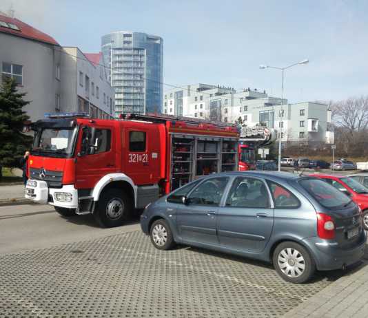 Pożar w bloku na ulicy Cegielnianej w Rzeszowie. Strażacy w akcji