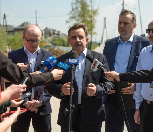 PiS chce budowy aquaparku. Ratusz radzi posłowi Buczakowi kupienie Maybacha