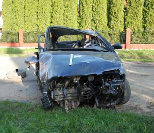 Tragiczny wypadek. Nie żyje 22-letni mężczyzna, dwie osoby ranne