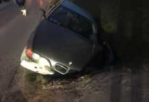 Pijany kierowca BMW zderzył się z ciągnikiem rolniczym i wjechał do rowu