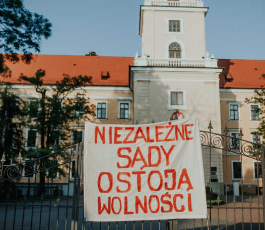 “Europo, nie odpuszczaj”. Dzisiaj kolejny protest w Rzeszowie. Będzie Borys Budka