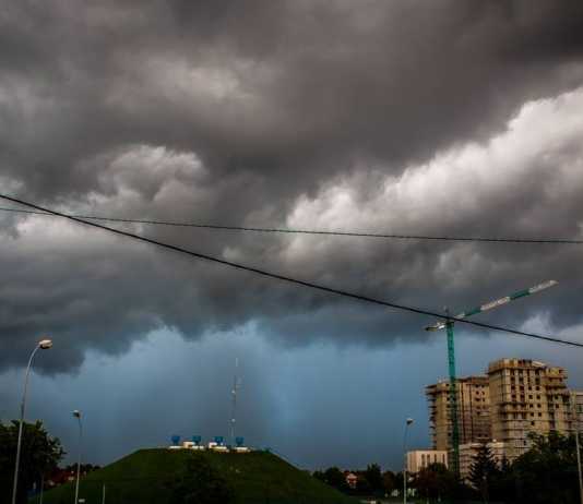 Meteorolodzy ostrzegają: W niedzielę burze z gradem na całym Podkarpaciu