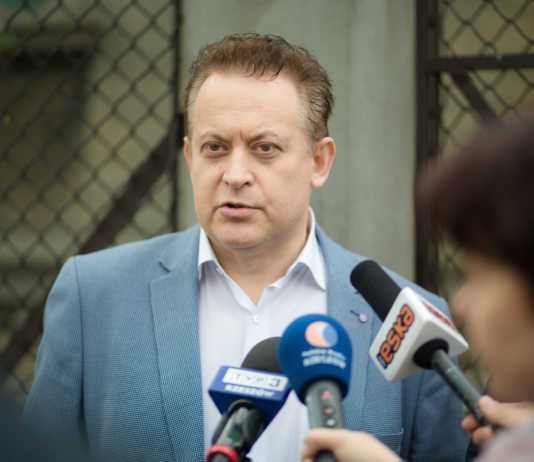 Rozwój Rzeszowa złożył pozew w trybie wyborczym przeciwko Robertowi Kultysowi z PiS